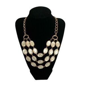 Elegant Gold and Cream Necklace